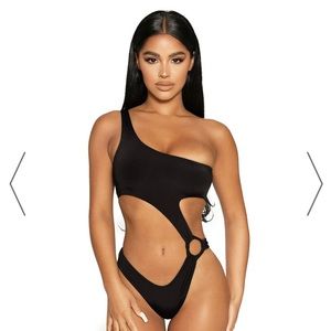 CUT TO THE BEACH SWIMSUIT - NAKED WARDROBE